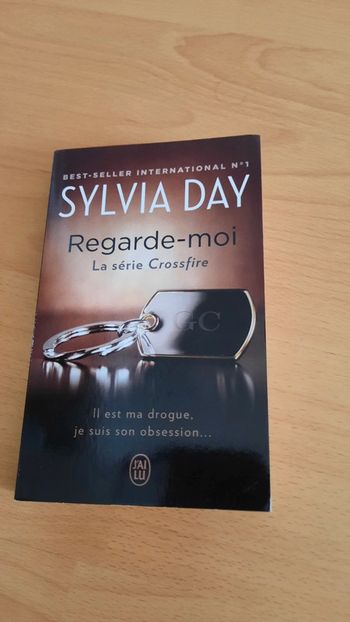 Livre - Regarde moi - la série Crossfire