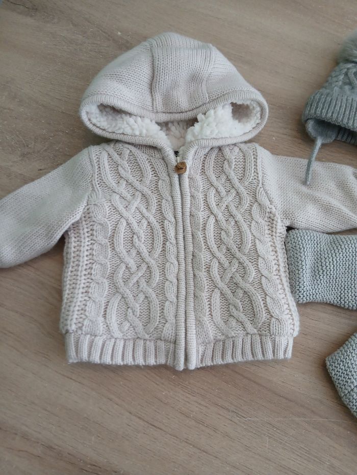 Lot gilets /bonnet - photo numéro 2