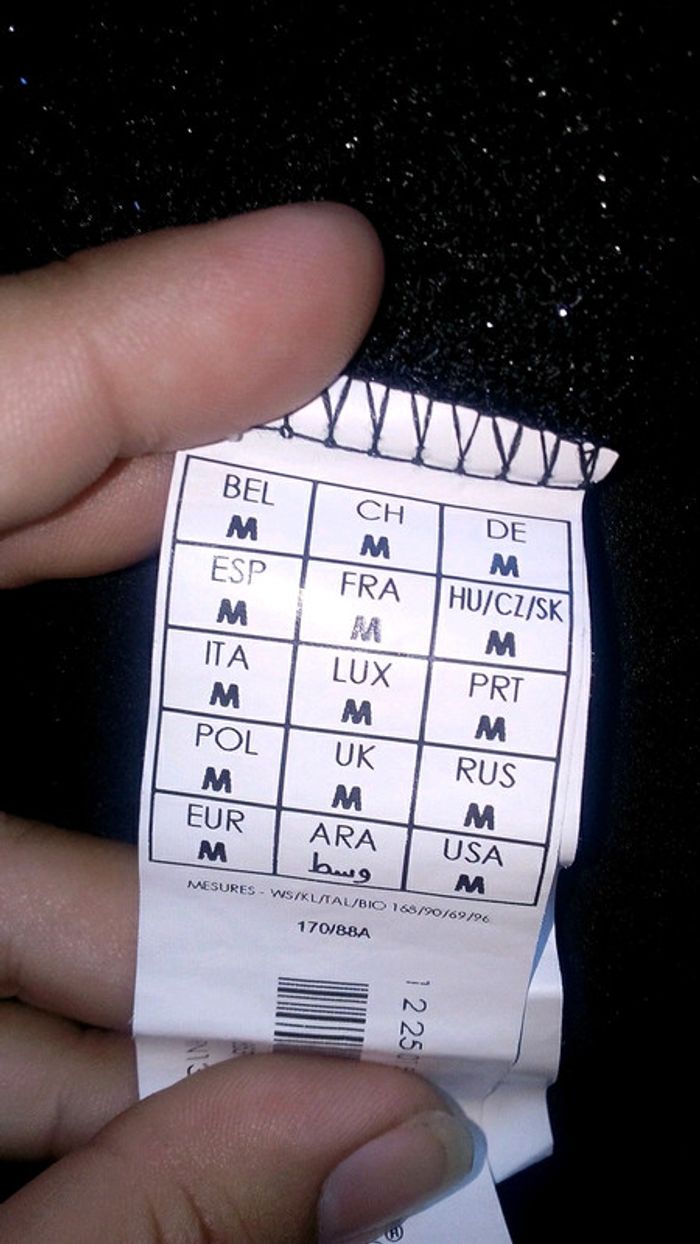 Haut noir avec noeud et décolleté dans le dos - photo numéro 6