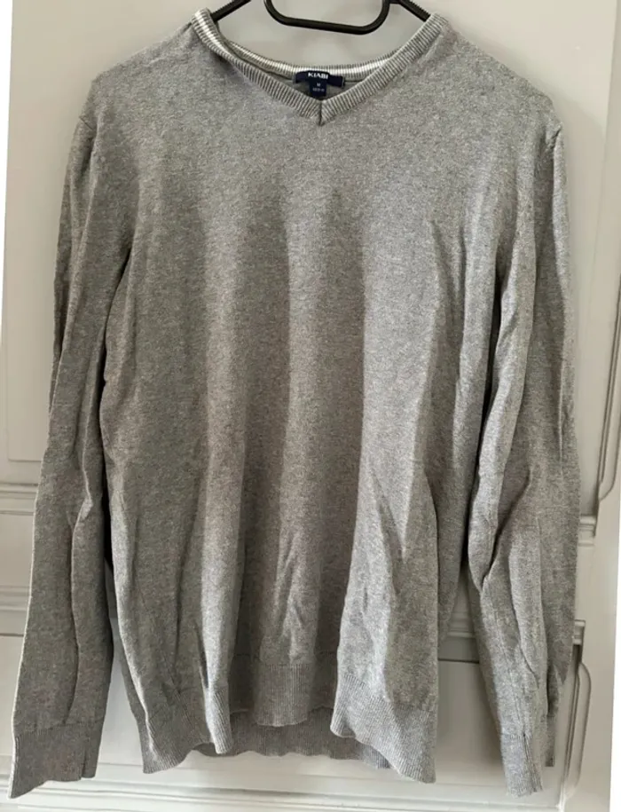 Pull gris col V Kiabi taille M chaud
