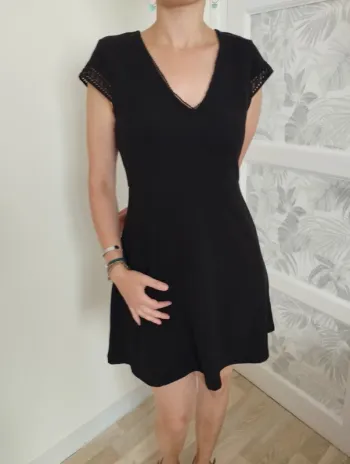 Petite robe noire dos nu