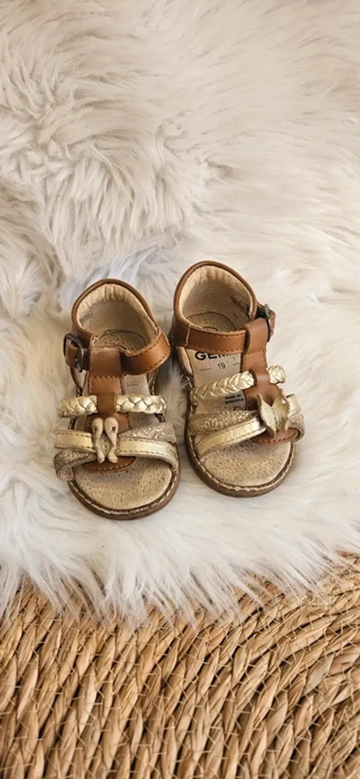 Paire de sandalette taille 19 fille