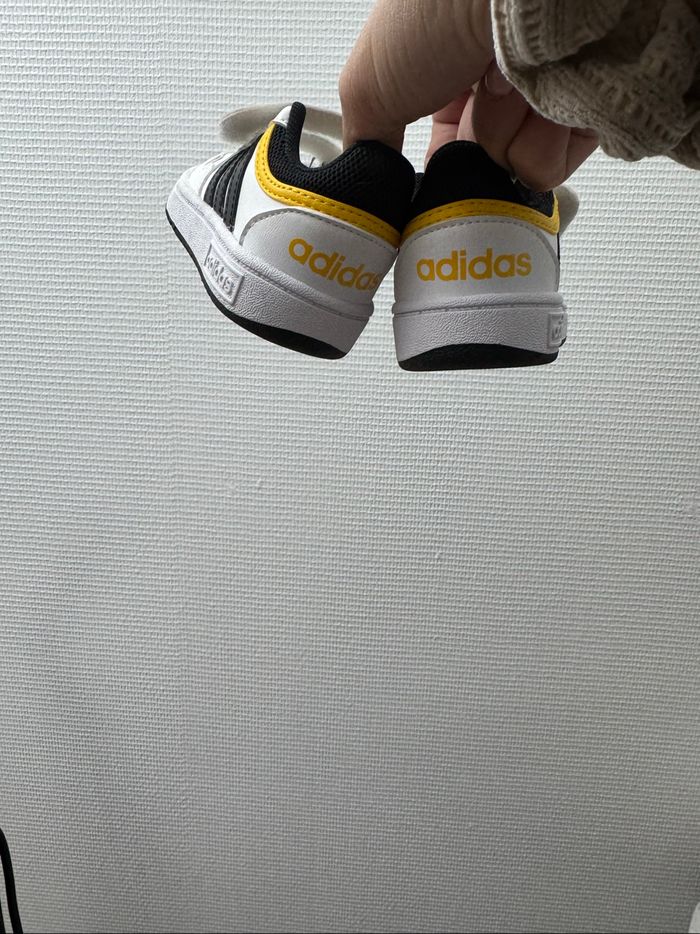 Paire de baskets mixte Adidas - photo numéro 2