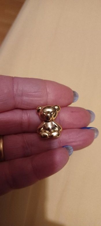 Très jolie petite paire de boucles d'oreilles nounous