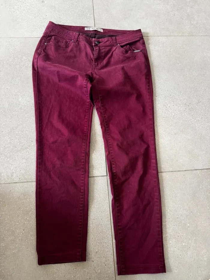 Pantalon violet cache cache, très bon état, taille 40, 42x90cm