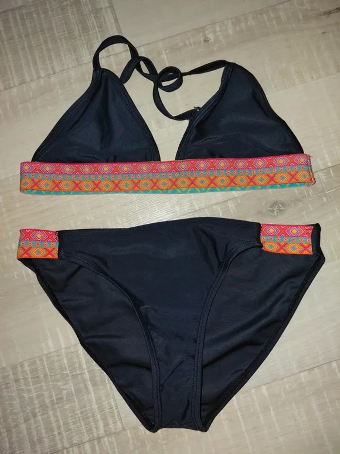 Maillot de bain 2 pièces noir formes géométriques
