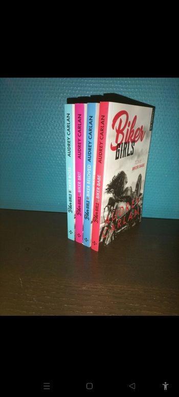 Biker girls/ Audrey Carlan