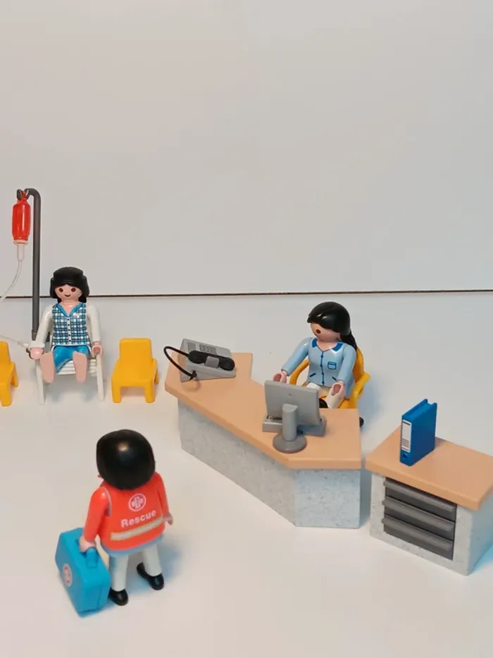 Lot figurines playmobil accueil service des urgences - photo numéro 4