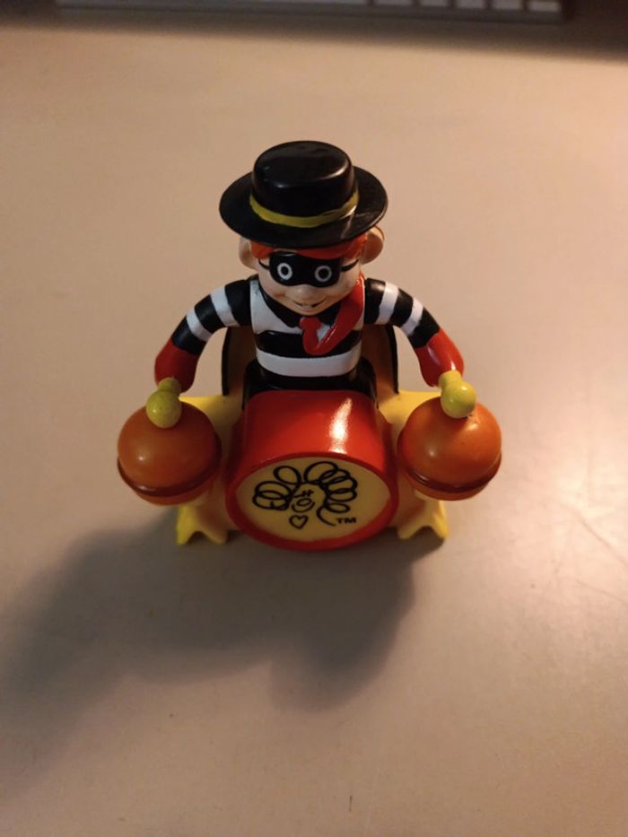1 figurine hamburglar RARE McDonald's 1993. Hamburglar fait de la batterie sur des hamburgers - photo numéro 4