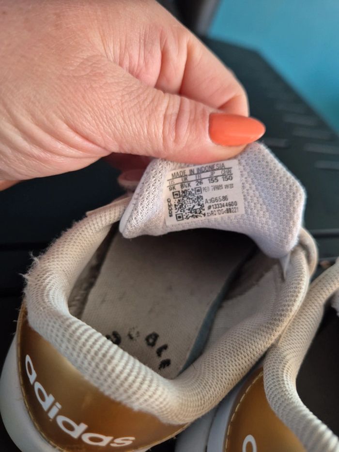 Baskets Adidas blanches et dorées taille 26 - photo numéro 5