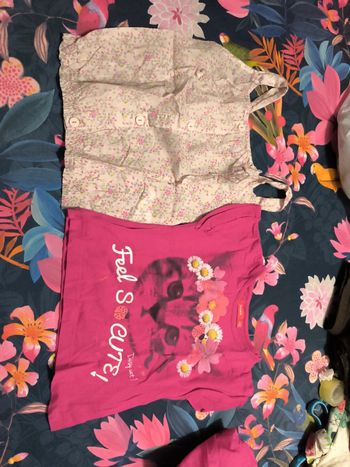 Lot de deux hauts débardeur et tee shirt