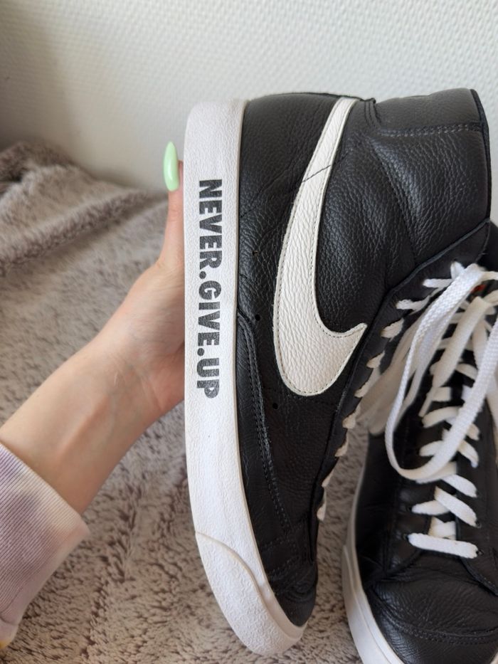 Basket modèle Blazer noir et blanc pointure 43 - Nike - photo numéro 3