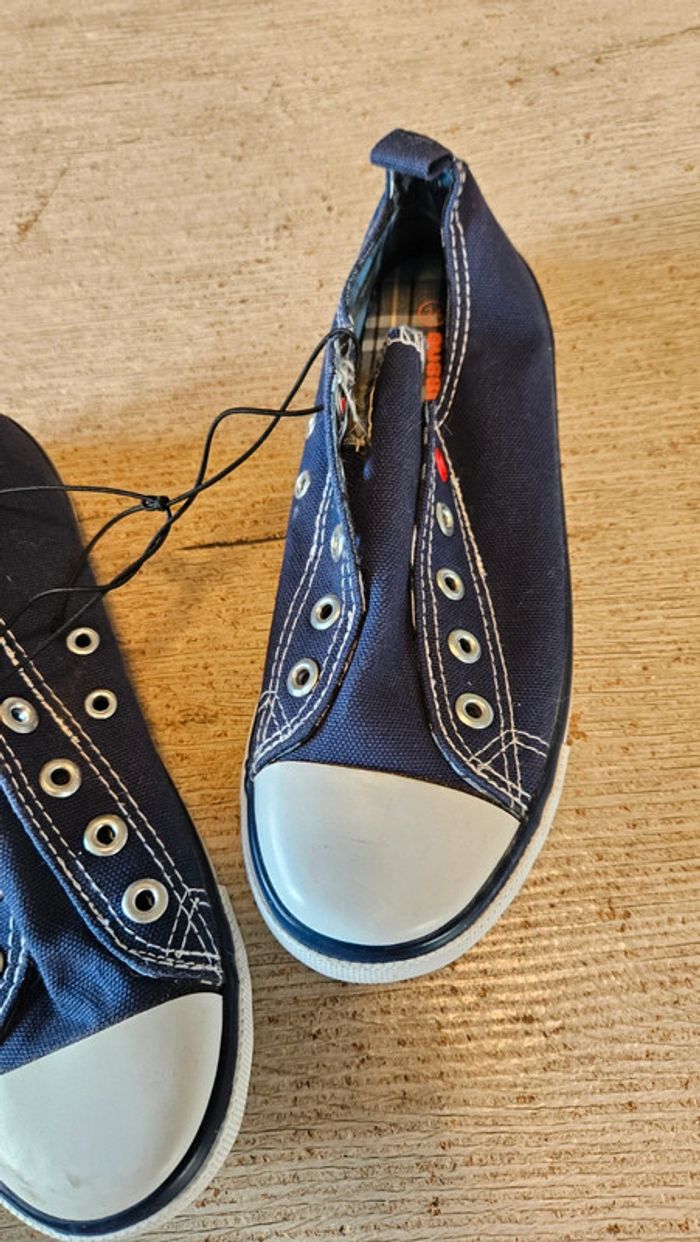 Basket basse bleu fonce et blanche, sans lacet, Bubble Gum, 34, neuve - photo numéro 3