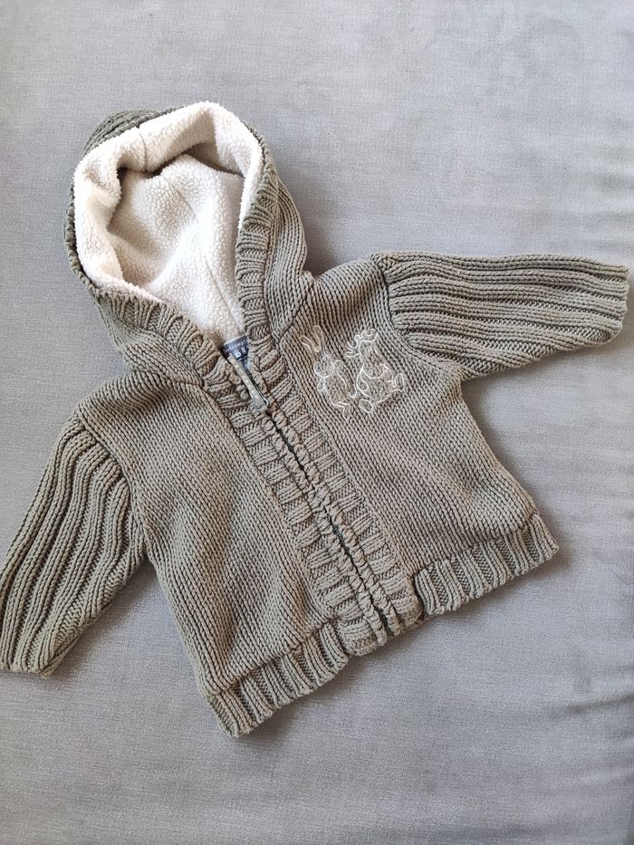 Gilet a capuche kaki 3 mois