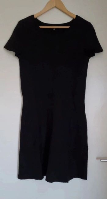 Robe trapèze noire manches courtes