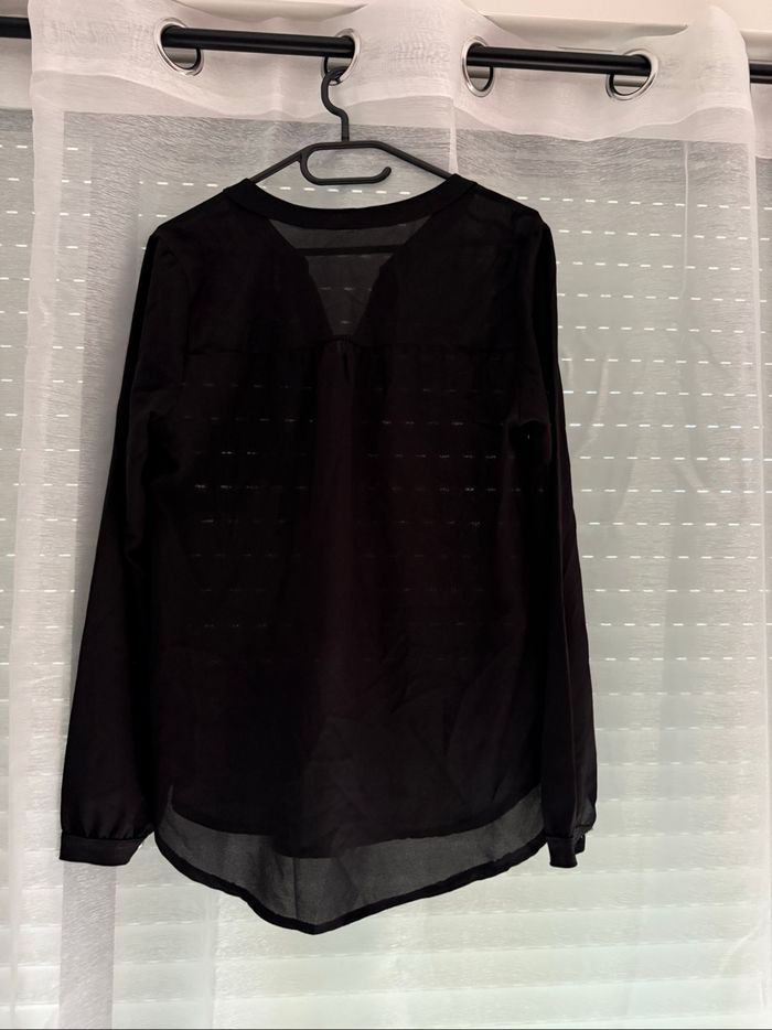 Blouse noire avec fermeture dorée - Taille 38 - Bon état - photo numéro 2
