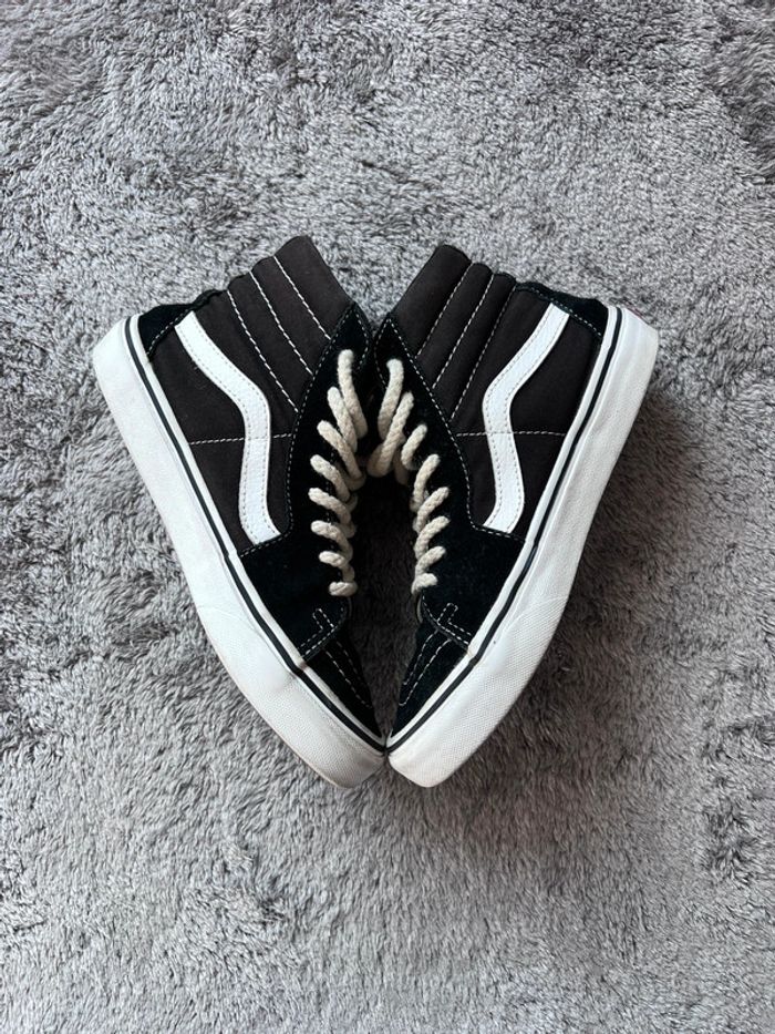 Vans Sk8 Hi Noires à Cœurs – Pointure 36 Skate Montantes - photo numéro 2