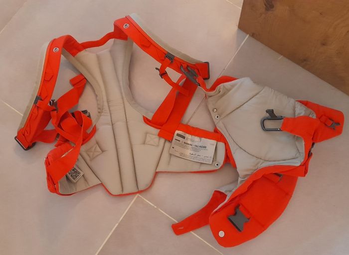 PORTE BÉBÉ STOKKE  ROUGE évolutif