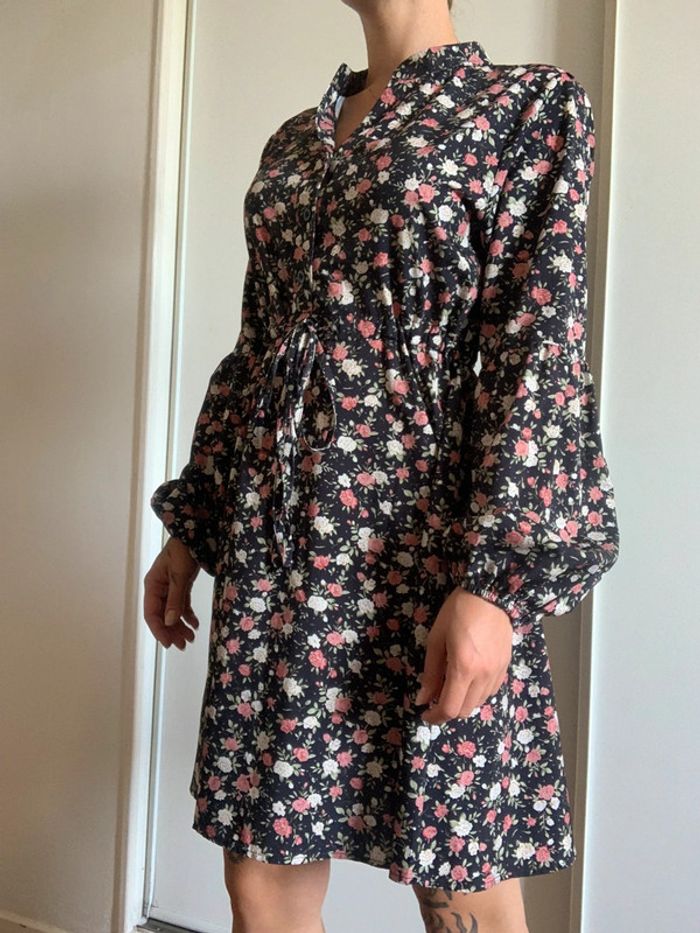 Robe noire fleuris cintrée shein taille s 36 - photo numéro 2