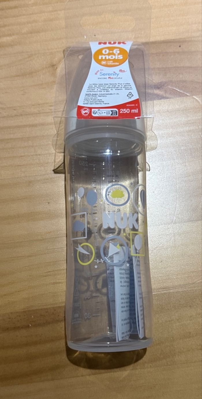 Biberon nuk 250ml 0-6 mois