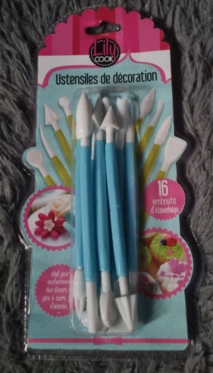 Ustensiles de décoration pour pâtisserie - photo numéro 1