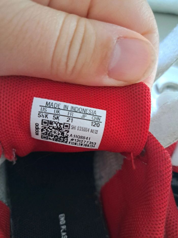 Basket blanche Spiderman Adidas taille 21 - photo numéro 4
