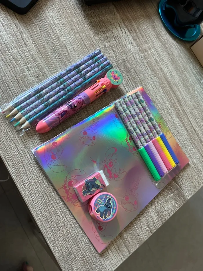 Lot fournitures scolaire stitch