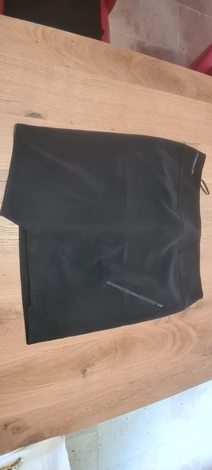 Jupe noire asymétrique Votre Mode