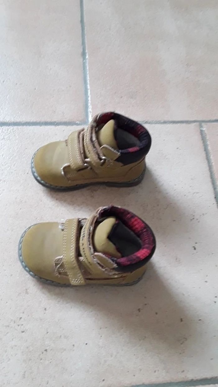 Chaussures pointure 21 - photo numéro 2