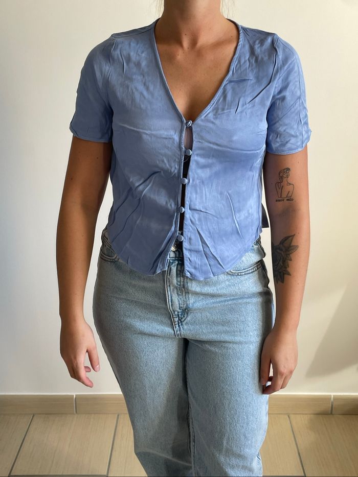 Top bleu satiné