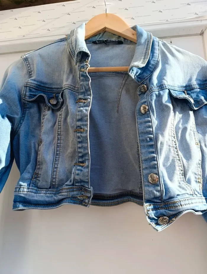 Veste en jean courte , taille S, bon état ! - photo numéro 2