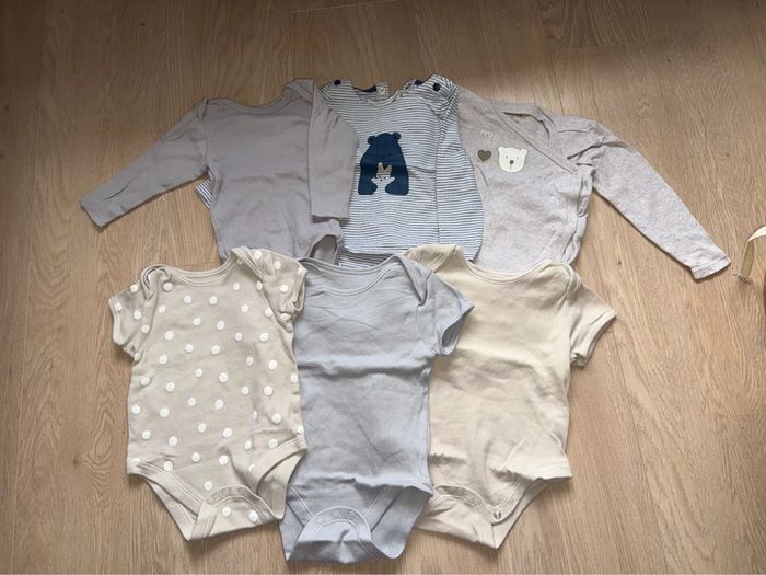Lot 20 vêtements bebe 12 mois - photo numéro 4