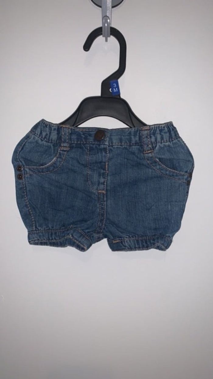 Short fille taille 1 mois