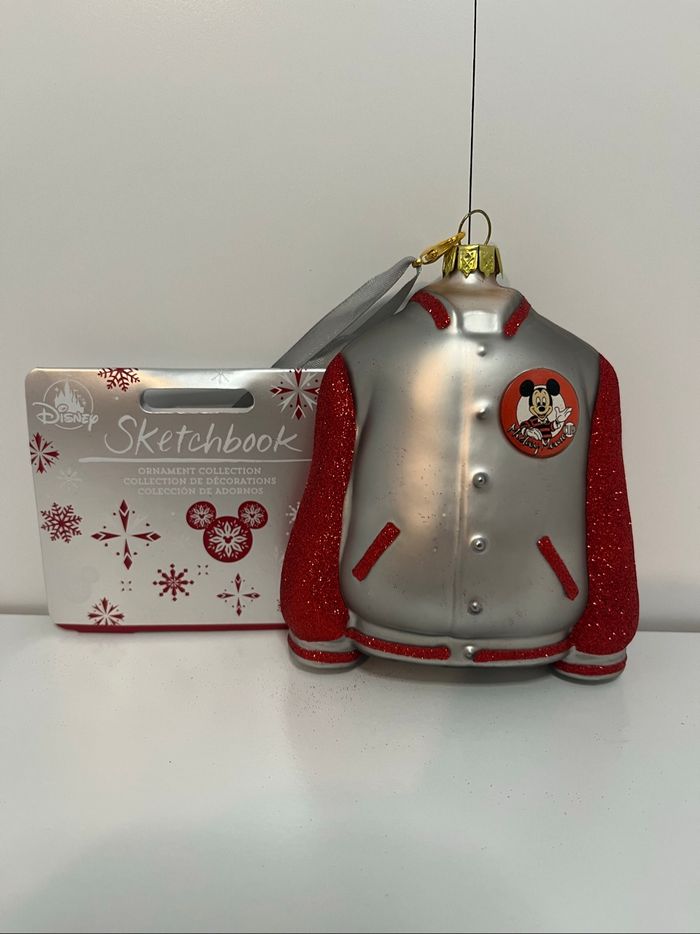 Ornement Disney Sketchbook 2022 – Veste Mickey Mouse Club – Neuf