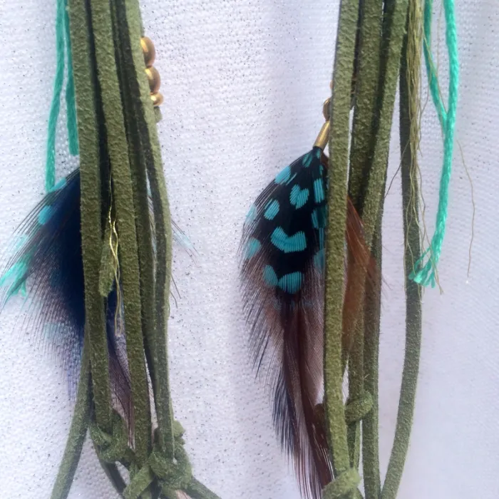 Collier cuir perles et plumes - photo numéro 3