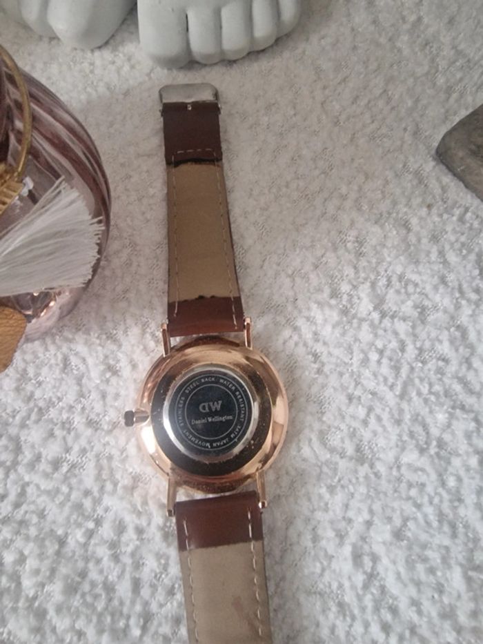 Montre Daniel Wellington dorée - photo numéro 4