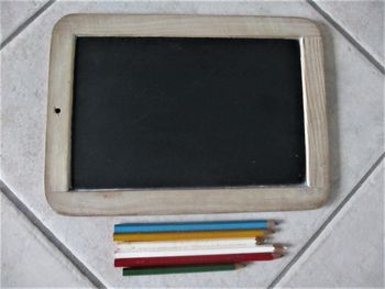 Ardoise en bois + 6 crayons à ardoise Conté - années 1980