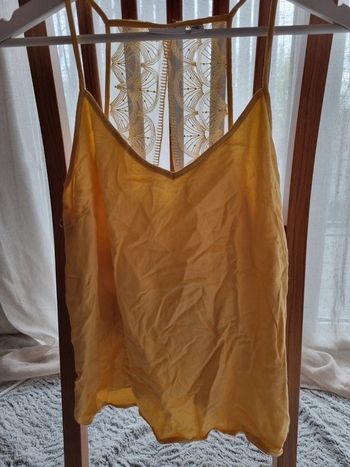 Débardeur jaune dentelle