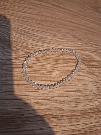 Bracelet en perles coniques transparentes