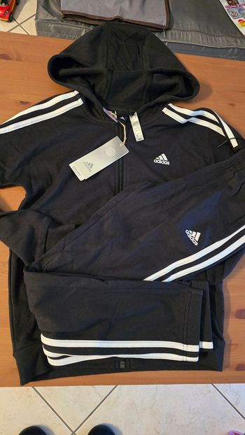 ( Neuf non porté)  🏷🥰➡️survetement unisex adidas 10 ans 🥰😍