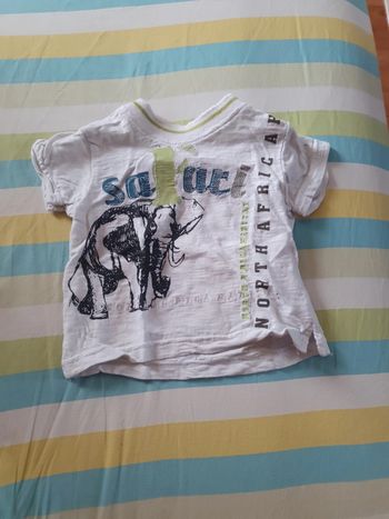 T shrit taille 9 mois
