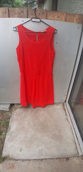 Jolie robe rouge ddp