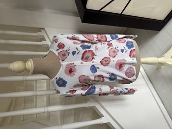 Cardigan Damart blanc à fleurs roses et bleues