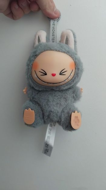 Labubu gris