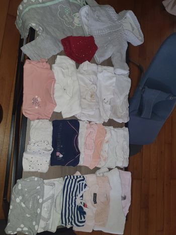 Lot vêtements fille 1 et 3 mois
