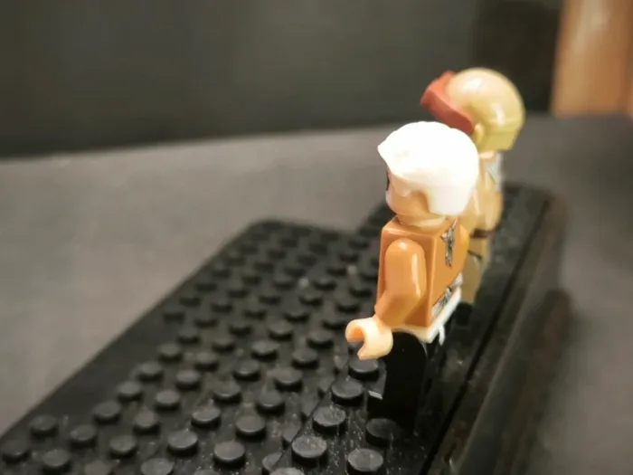 Figurine type lego hayao miyazaki et Porco Rosso - photo numéro 4