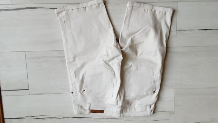 Vêtement femme short bermuda type jean crème beige Camaïeu taille 38 - photo numéro 3