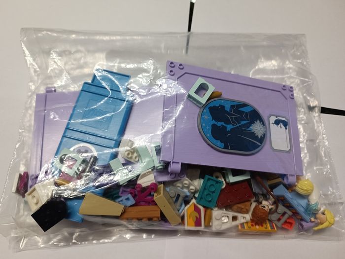 Lego 43175 Les aventures d'Anna et Elsa dans un livre - photo numéro 4