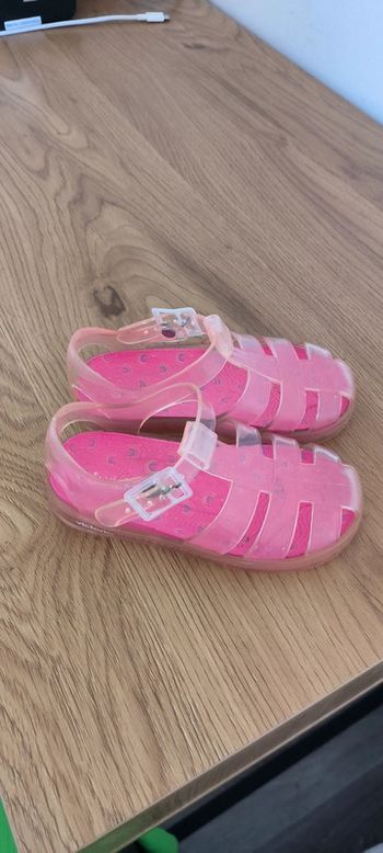 Sandales fille victoria  parfait état 25