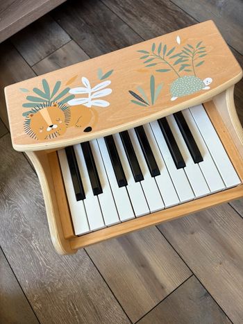 Joli piano vertbaudet comme neuf